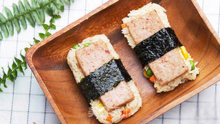 “倾家荡产”买了盒午餐肉,竟然做了这道菜?午餐肉苦荞米饭团的做法步骤:8
