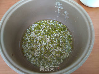 薏米绿豆玉米糁粥 的做法步骤:3