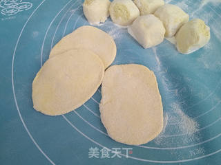 韭菜鸡蛋香菇馅发面蒸饺的做法步骤:8