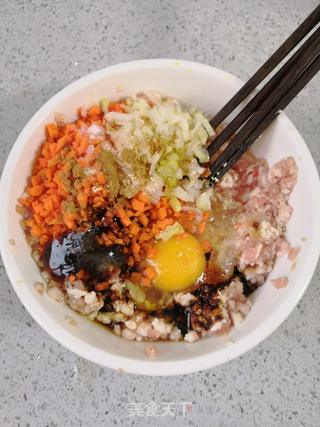 胡萝卜猪肉馅煎卷儿的做法步骤:2