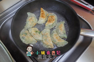 12个月以上辅食香煎三鲜饺子的做法步骤:12