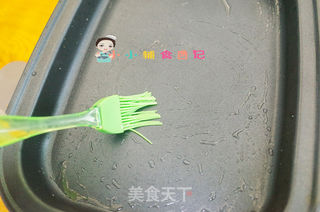 12个月以上辅食小黄人厚蛋烧的做法步骤:4