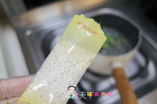 12个月以上鳕鱼肠香菇粒粒面的做法步骤:4