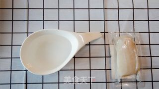 宝宝辅食：番茄鳕鱼粥「小鹿优鲜」的做法步骤：2