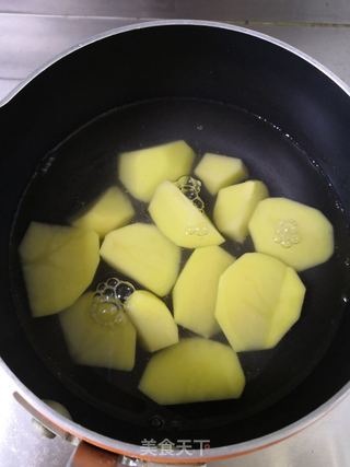 奶香土豆泥的做法步骤:2