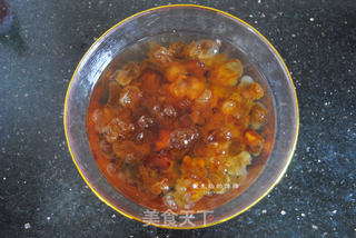 芒果桃胶银耳羹的做法步骤:2