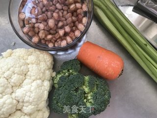 拌什锦菜的做法步骤：1