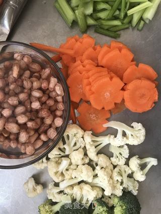拌什锦菜的做法步骤:2