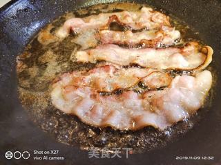培根鸡蛋汉堡的做法步骤:2