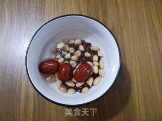 红薯花生米粥的做法步骤:2
