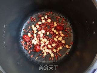 红薯花生米粥的做法步骤:4