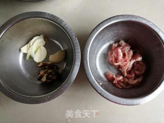 土豆焖饭的做法步骤:2