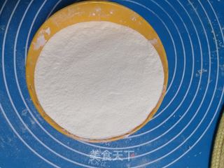 包菜煎饺的做法步骤：1