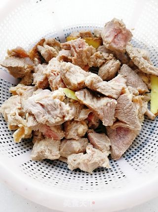土豆烧牛腩的做法步骤:4