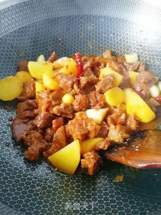 土豆烧牛腩的做法步骤:11