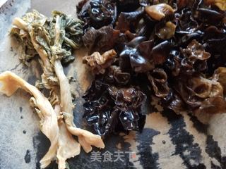 梅菜木耳煎肉饼的做法步骤:2