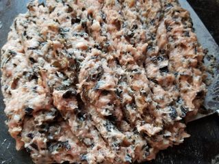梅菜木耳煎肉饼的做法步骤:3