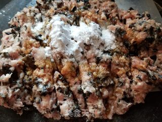 梅菜木耳煎肉饼的做法步骤:4