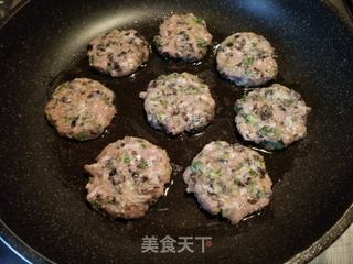 梅菜木耳煎肉饼的做法步骤:7