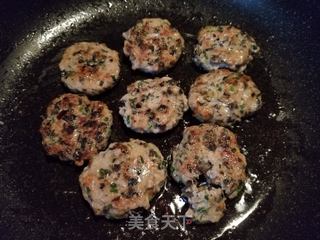 梅菜木耳煎肉饼的做法步骤:8