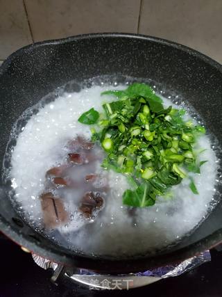 鸭血菜心粥的做法步骤:4