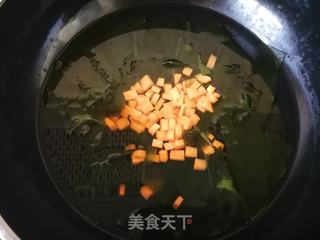 胡萝卜海带芽豆腐汤的做法步骤：4