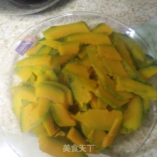 南瓜花卷的做法步骤:2
