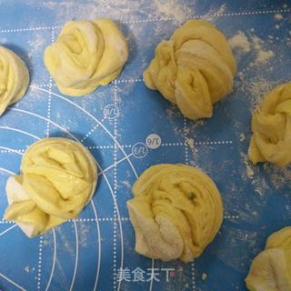南瓜花卷的做法步骤:8