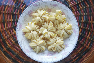 凉拌菊花豆皮——年夜饭宴客菜首选凉菜的做法步骤:6