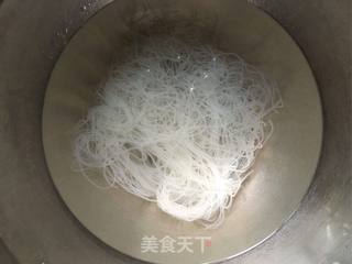 白菜粉丝汤的做法步骤：1