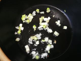 胡萝卜香菇芹菜粥的做法步骤:7