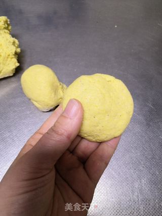 烙玉米面饼子的做法步骤：6