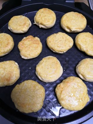 烙玉米面饼子的做法步骤：9