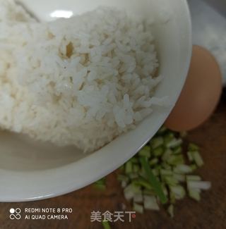 紫甘蓝腊肠蛋炒饭的做法步骤:2