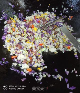 紫甘蓝腊肠蛋炒饭的做法步骤:6