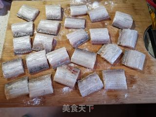 茄汁带鱼的做法步骤：2