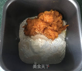 南瓜豆沙包的做法步骤:2