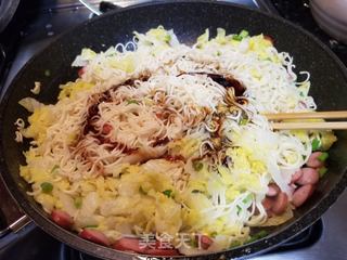 大白菜香肠炒面的做法步骤:9