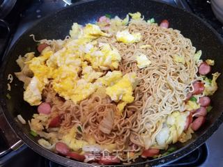 大白菜香肠炒面的做法步骤:10