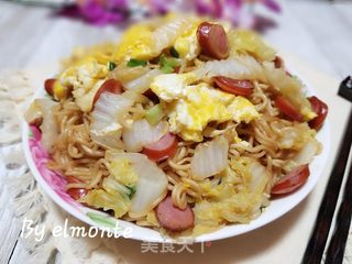 大白菜香肠炒面的做法步骤:11
