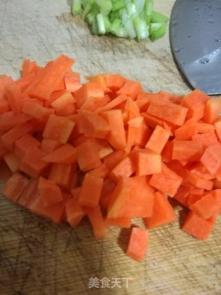 简易版八宝炒饭的做法步骤:3