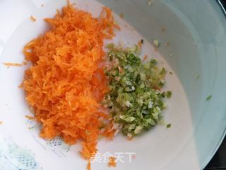 胡萝卜鸡蛋饼的做法步骤:2