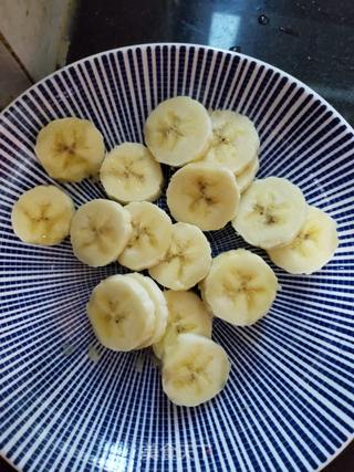 香蕉鸡蛋饼的做法步骤:3
