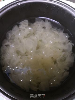 米酒银耳羹的做法步骤:5