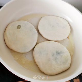 韭菜鸡蛋馅饼的做法步骤：7