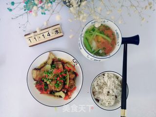 一个人的精致简餐：蒸草鱼+青瓜西红柿蛋汤的做法步骤：9