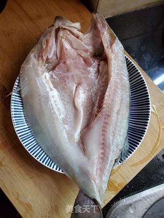 香煎盐渍海鲈鱼的做法步骤:2