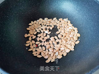 原味香炒南瓜子的做法步骤:4