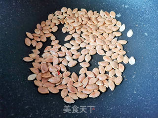 原味香炒南瓜子的做法步骤:5