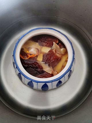 羊肚菌虫草花瘦肉汤的做法步骤：3